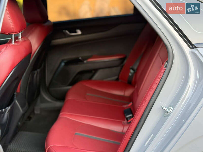 Седан Kia K5 2021 в Николаеве