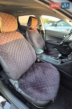 Седан Kia K5 2017 в 