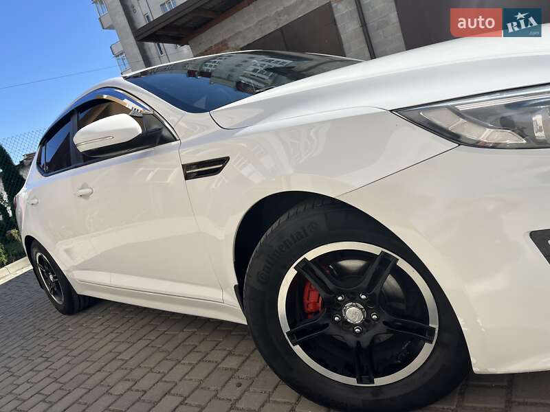 Седан Kia K5 2014 в Львове