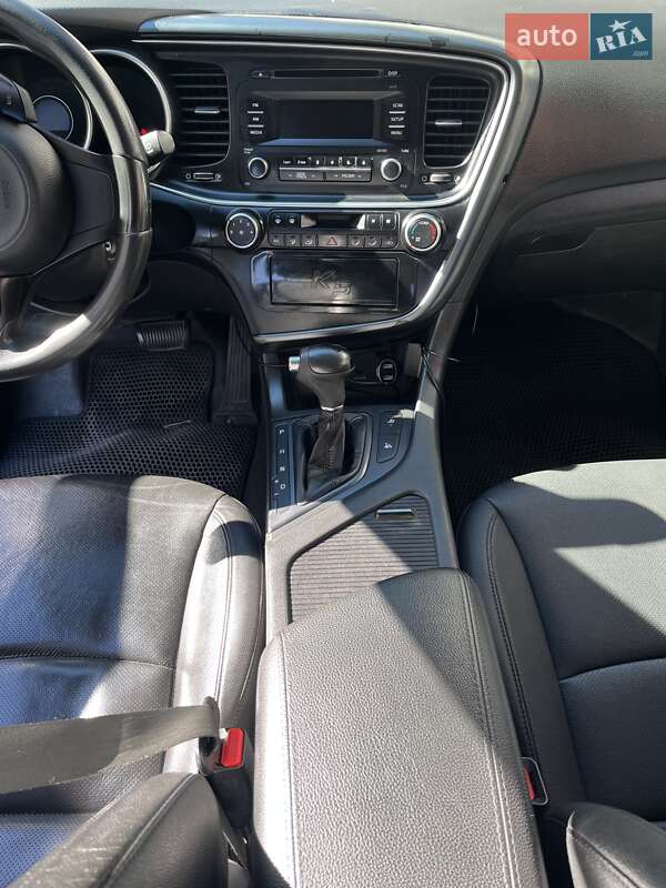 Седан Kia K5 2014 в Львове