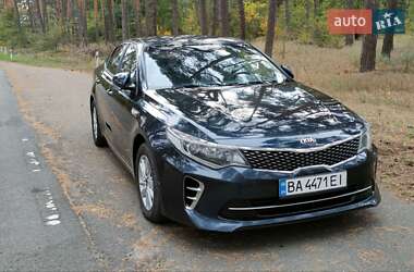 Седан Kia K5 2016 в 