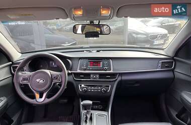 Седан Kia K5 2016 в 