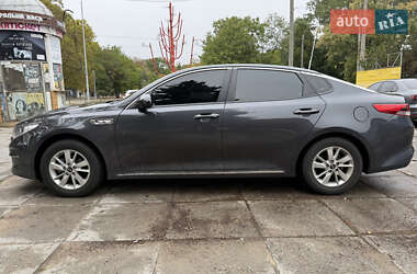 Седан Kia K5 2017 в 