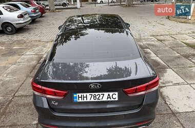 Седан Kia K5 2017 в 