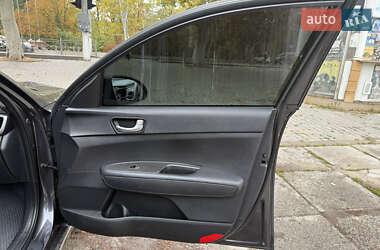 Седан Kia K5 2017 в 