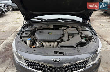 Седан Kia K5 2017 в 