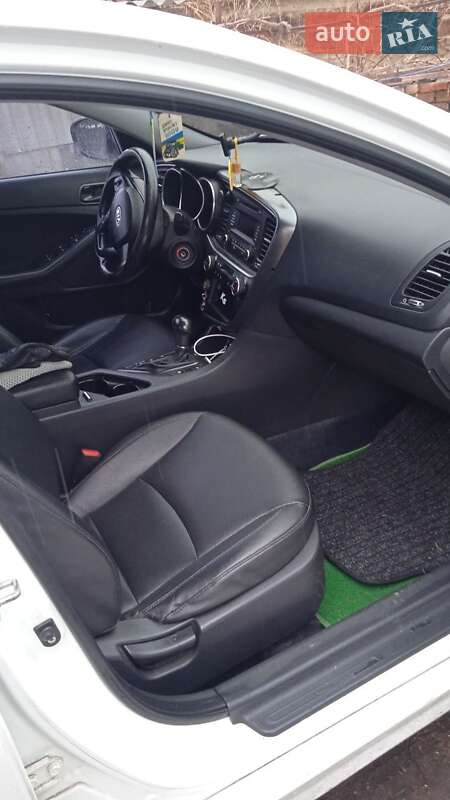 Седан Kia K5 2014 в Шрамковке