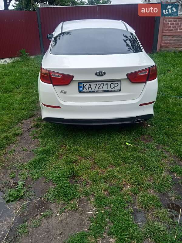 Седан Kia K5 2014 в Шрамковке