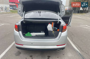 Седан Kia K5 2012 в 