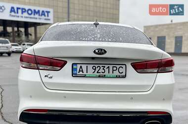 Седан Kia K5 2015 в 