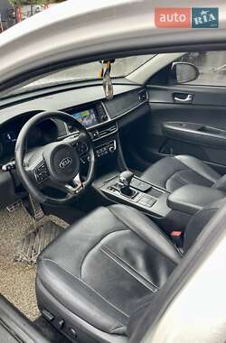 Седан Kia K5 2015 в 