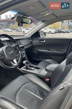 Седан Kia K5 2016 в 