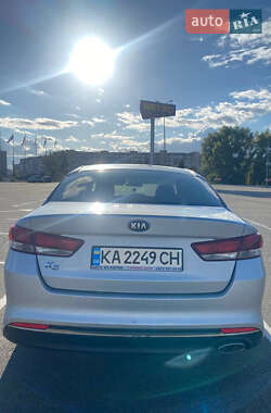 Седан Kia K5 2016 в 