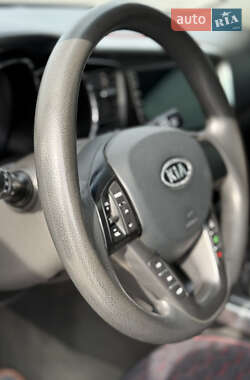Седан Kia K5 2011 в 