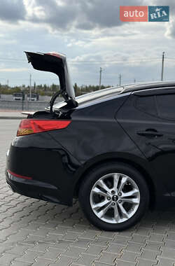 Седан Kia K5 2011 в 