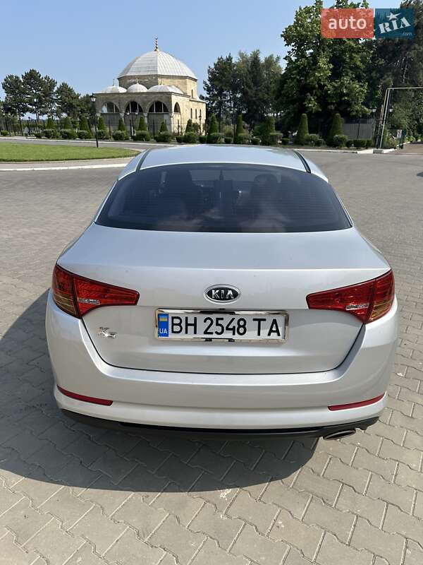 Седан Kia K5 2012 в Измаиле
