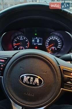 Седан Kia K5 2016 в 