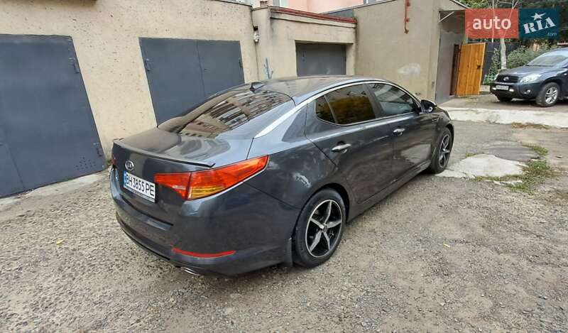 Седан Kia K5 2011 в Одессе