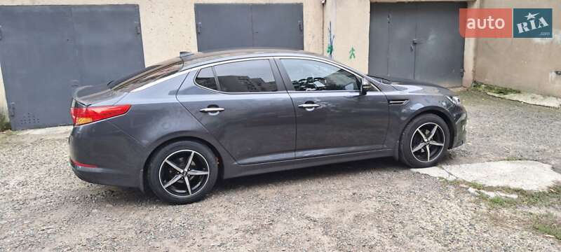 Седан Kia K5 2011 в Одессе
