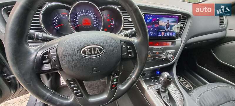 Седан Kia K5 2011 в Одессе