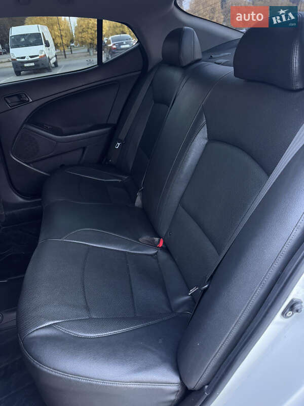 Седан Kia K5 2014 в Запорожье
