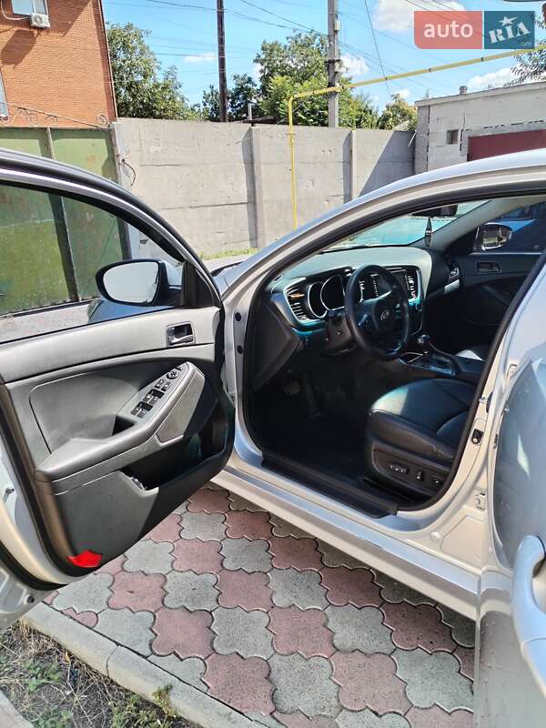 Седан Kia K5 2013 в Дніпрі