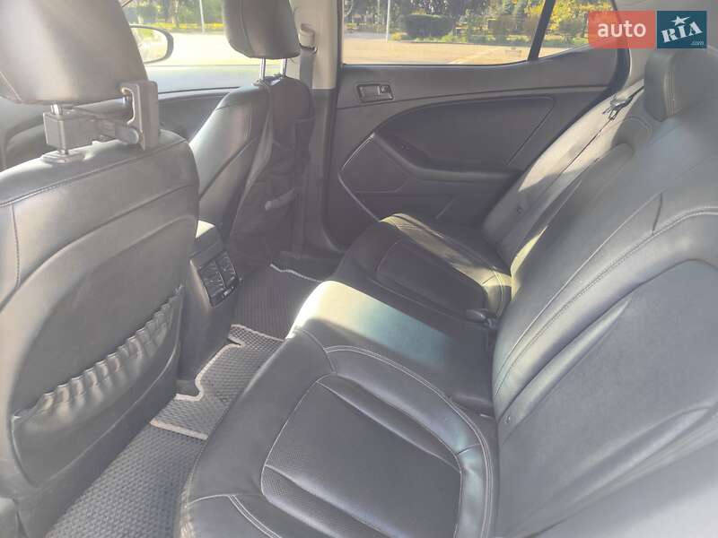 Седан Kia K5 2011 в Баришівка