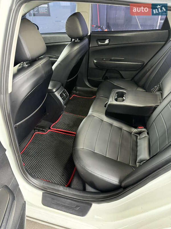 Седан Kia K5 2017 в Киеве