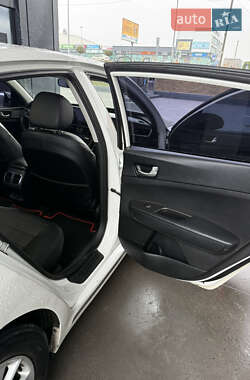 Седан Kia K5 2017 в 
