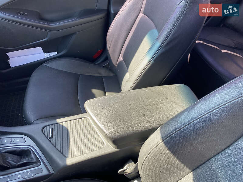 Седан Kia K5 2014 в Киеве