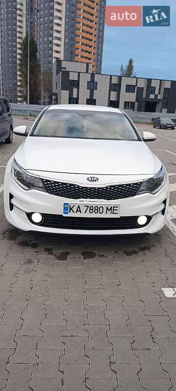 Седан Kia K5 2016 в Києві