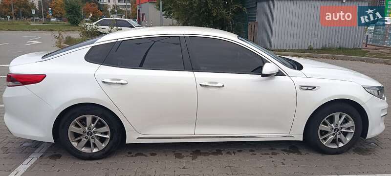 Седан Kia K5 2016 в Києві
