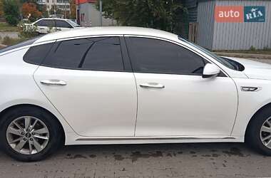 Седан Kia K5 2016 в 