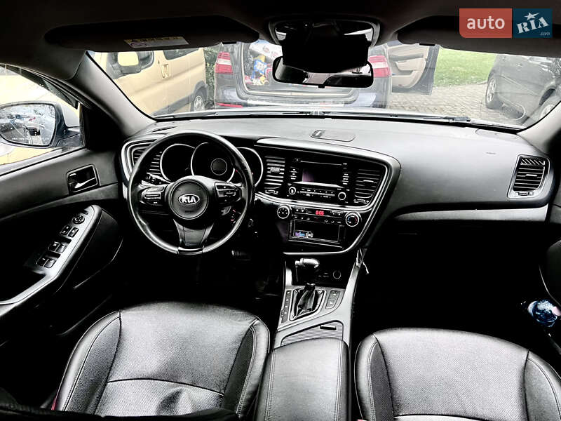 Седан Kia K5 2015 в Самборі