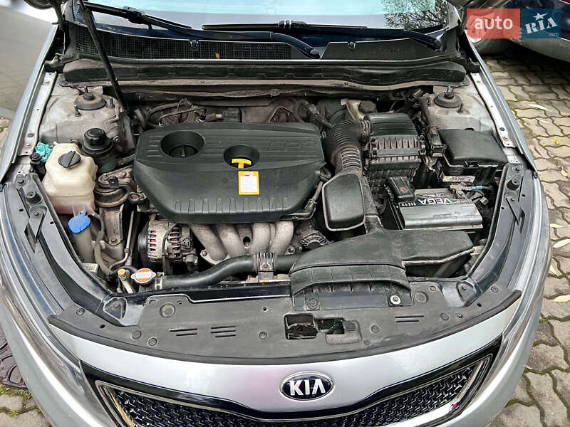 Седан Kia K5 2015 в Самборі