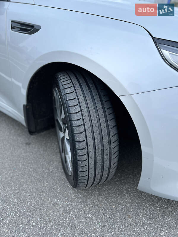 Седан Kia K5 2016 в Києві