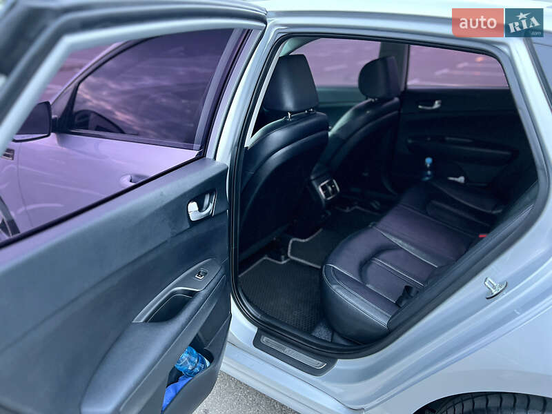Седан Kia K5 2016 в Києві