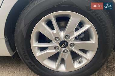 Седан Kia K5 2017 в 