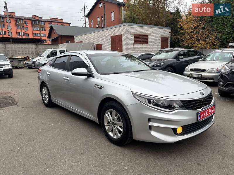 Седан Kia K5 2017 в Киеве