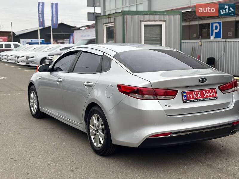 Седан Kia K5 2017 в Киеве