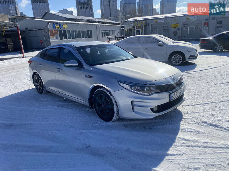 Седан Kia K5 2016 в Киеве