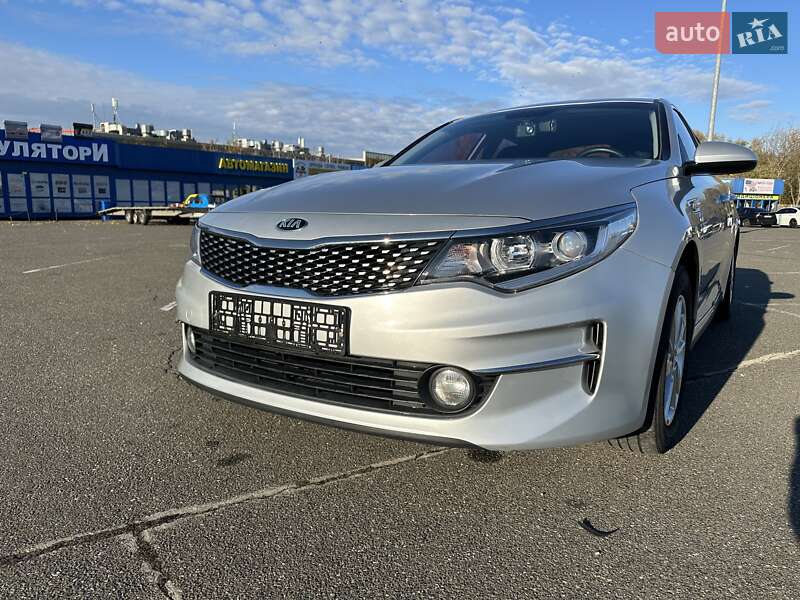 Седан Kia K5 2016 в Киеве