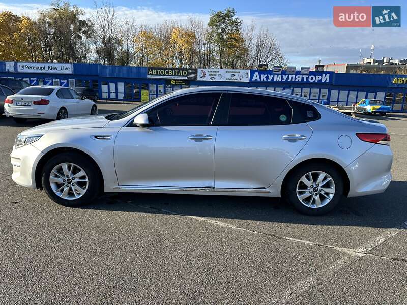 Седан Kia K5 2016 в Киеве