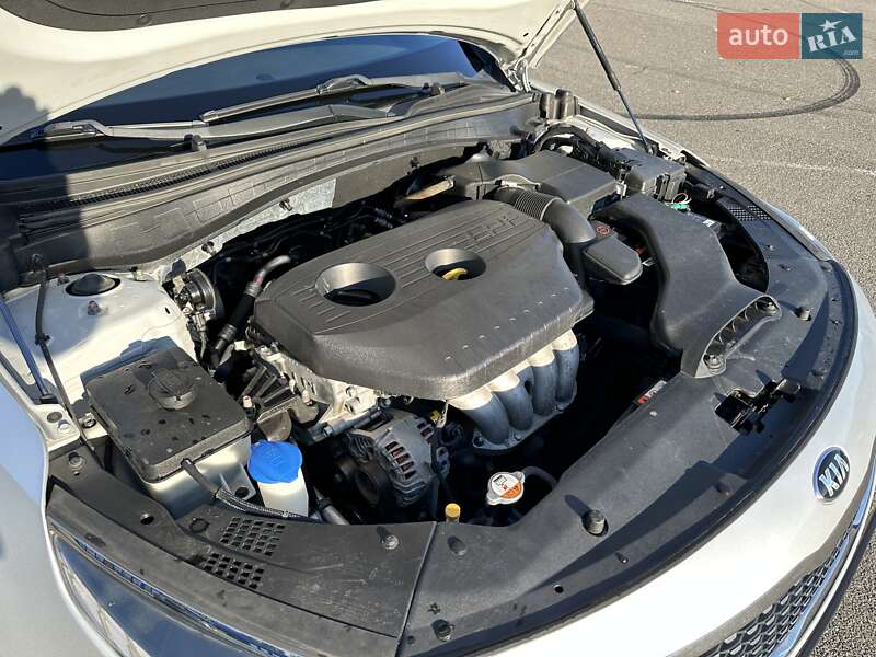 Седан Kia K5 2016 в Киеве