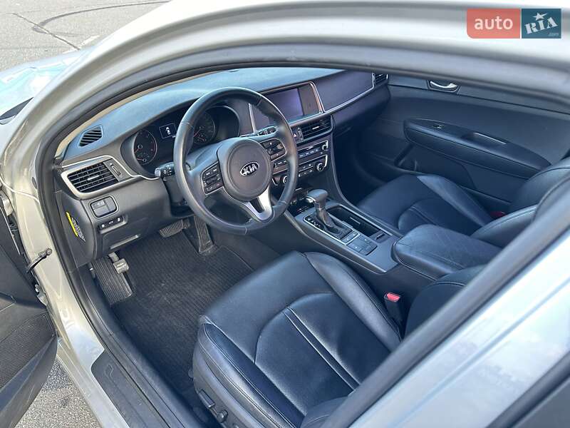 Седан Kia K5 2016 в Киеве