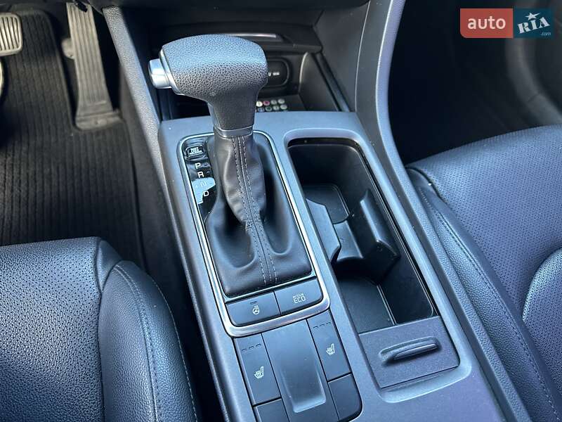 Седан Kia K5 2016 в Киеве