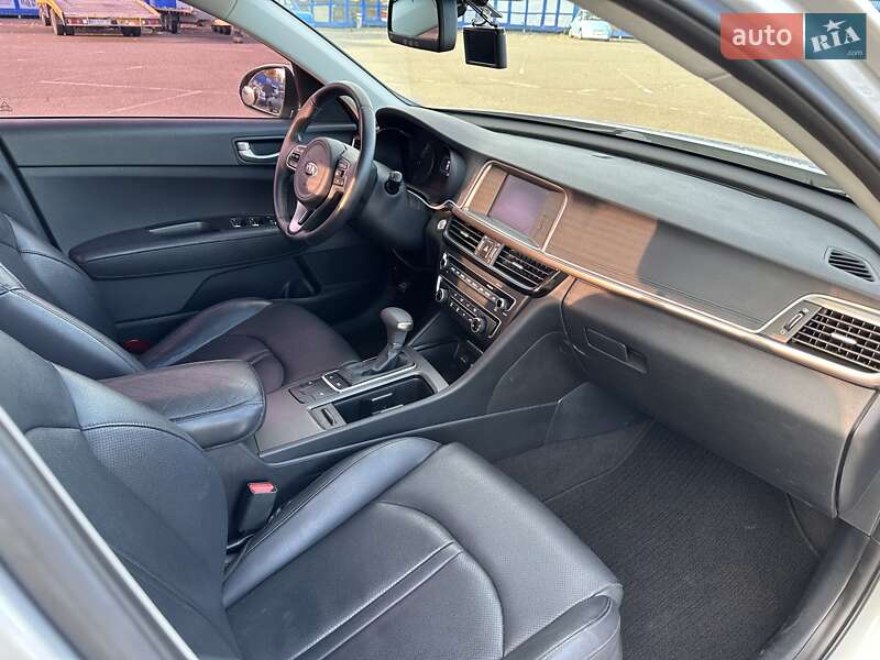 Седан Kia K5 2016 в Киеве