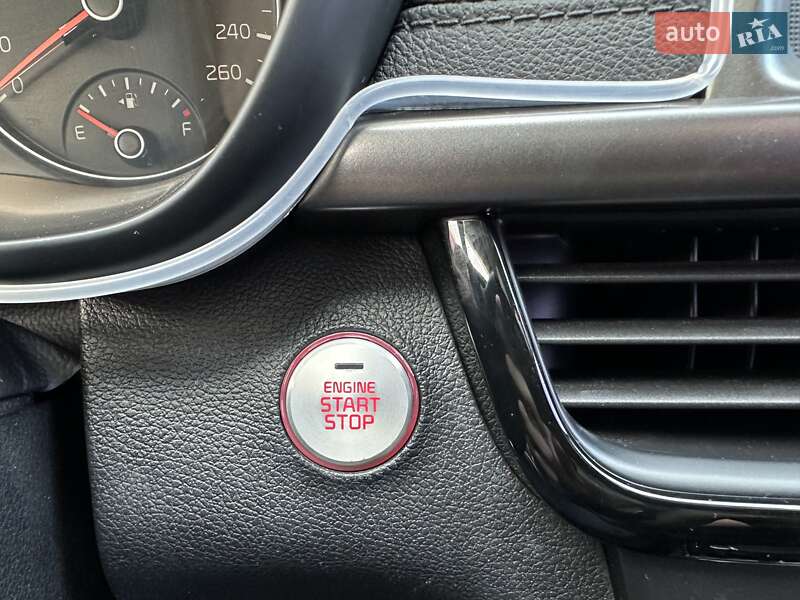 Седан Kia K5 2016 в Киеве