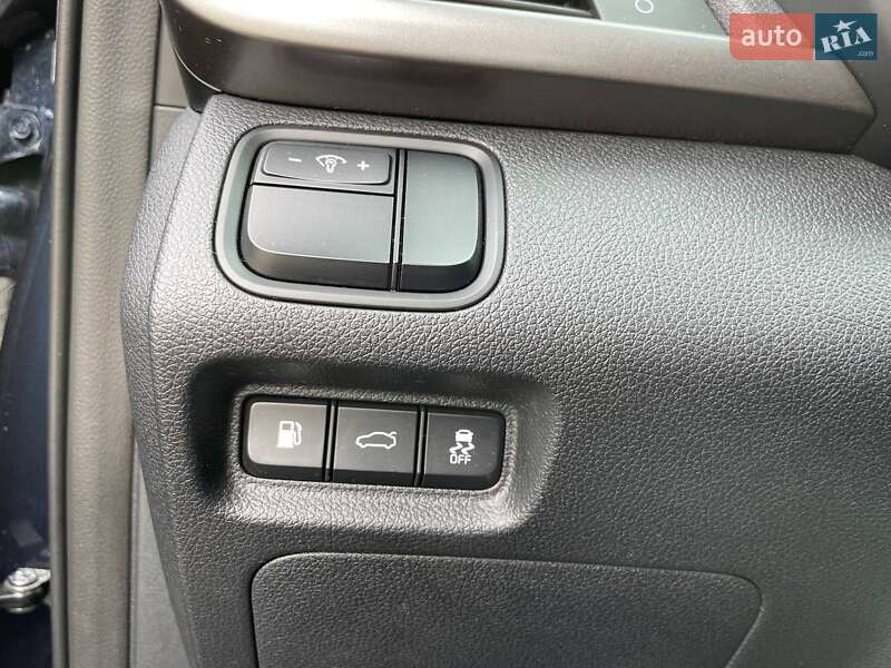 Седан Kia K5 2016 в Киеве