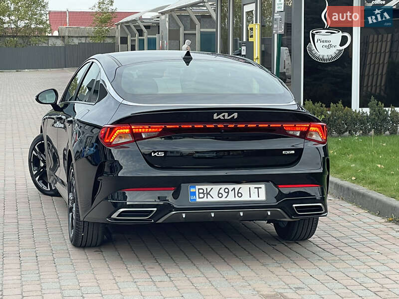 Седан Kia K5 2023 в Сарнах